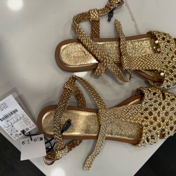 Zara gold sandal BRAND NEW size 10 - Picture 2 of 5